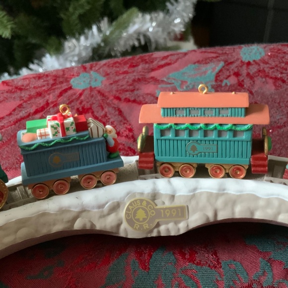Hallmark Christmas Ornament Train Set with Stand 1991 - Picture 4 of 5